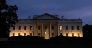 Photograph of the White House at night